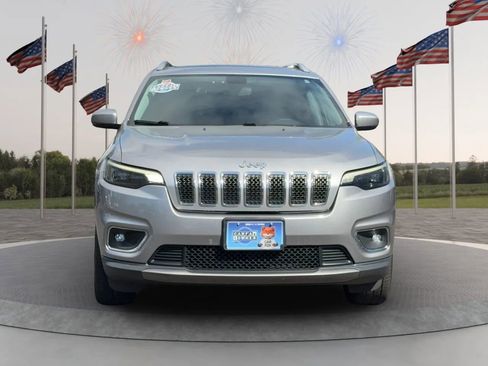 Used 2019 Jeep Cherokee Limited AWD/4WD image 2