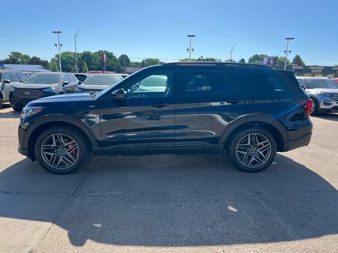 Used 2025 Ford Explorer ST-Line w/ Premium Package AWD/4WD image 2