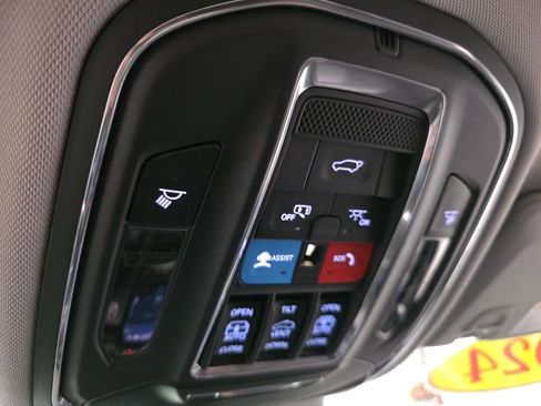 Used 2024 Jeep Grand Cherokee Limited AWD/4WD image 22
