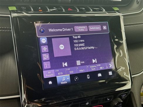 New 2025 Jeep Grand Cherokee Altitude image 13