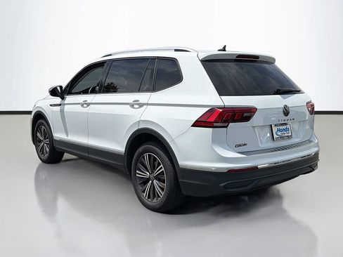 Used 2024 Volkswagen Tiguan SE FWD image 8