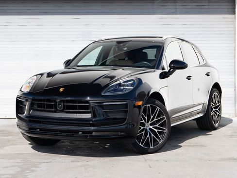 Certified 2025 Porsche Macan image 1