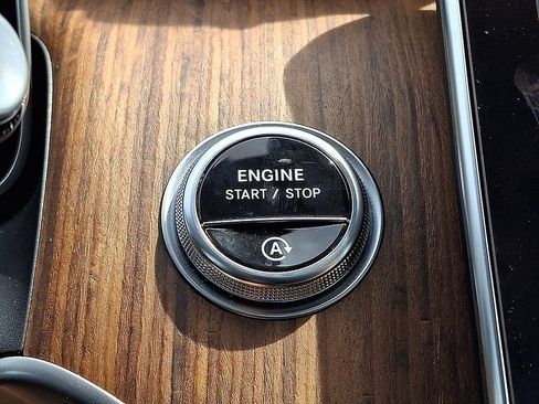 Used 2023 Mercedes-Benz GLC 300 4MATIC image 24