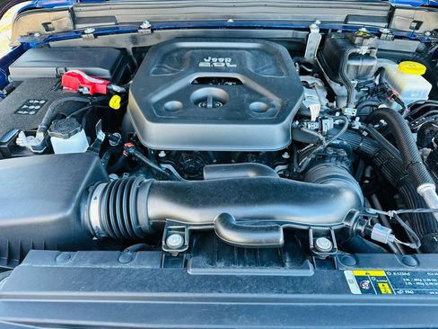 Used 2019 Jeep Wrangler Unlimited Sahara image 15