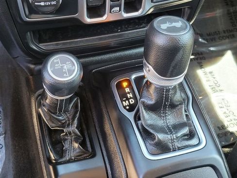 Used 2025 Jeep Wrangler Unlimited Sahara w/ Safety Group AWD/4WD image 20