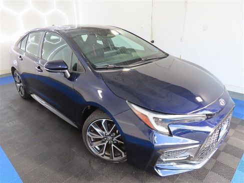 Used 2023 Toyota Corolla SE FWD image 5