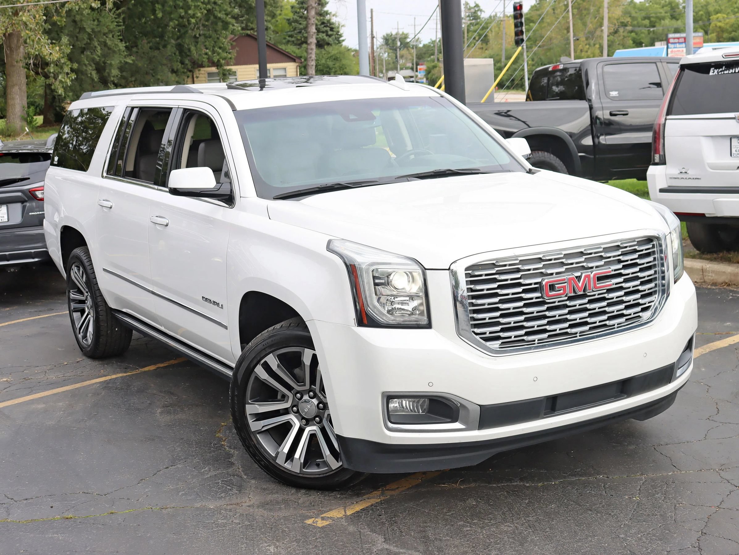 Used 2019 GMC Yukon XL Denali w/ Denali Ultimate Package AWD/4WD image 7