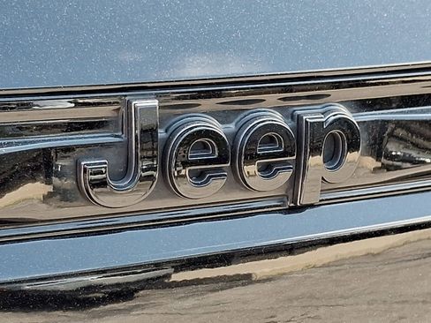 Used 2024 Jeep Grand Cherokee Altitude AWD/4WD image 31