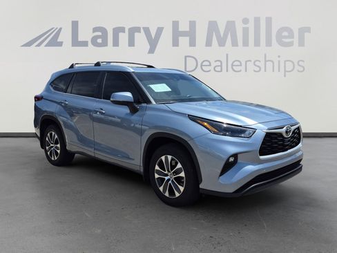 Used 2023 Toyota Highlander XLE AWD/4WD image 7