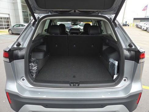 Used 2025 Volkswagen Tiguan SE AWD/4WD image 23