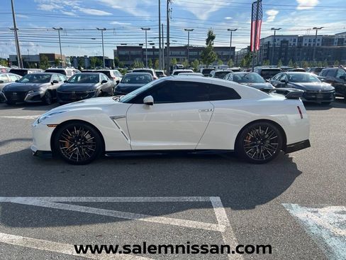 Used 2021 Nissan GT-R Premium AWD/4WD image 4