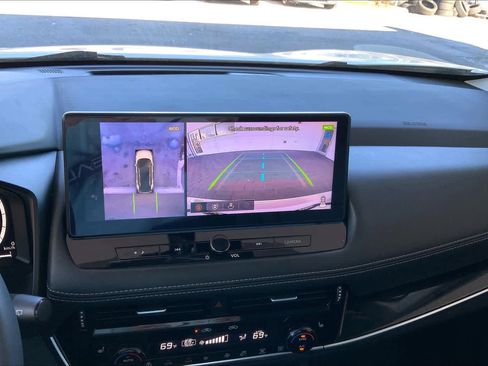 Used 2024 Nissan Rogue SL w/ SL Premium Package image 29