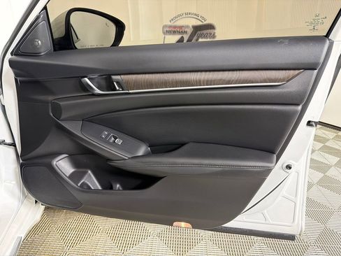 Used 2021 Honda Accord Touring image 16