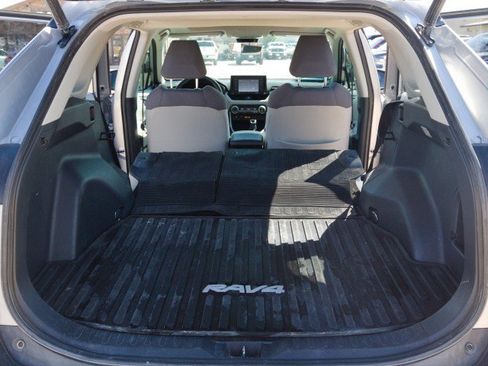 Used 2021 Toyota RAV4 XLE w/ Convenience Package AWD/4WD image 29