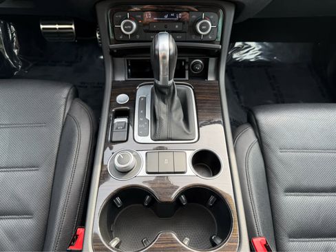 Used 2016 Volkswagen Touareg Executive image 24