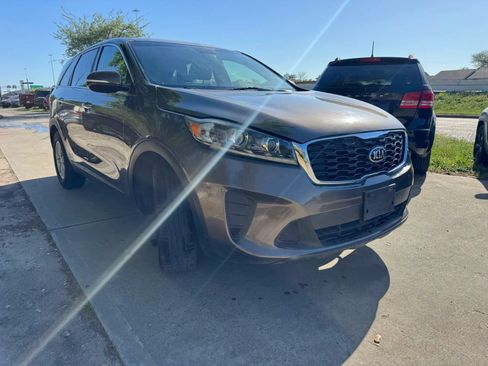 Used 2019 Kia Sorento FWD image 4