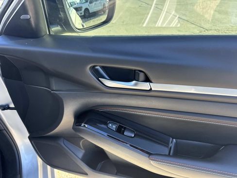 Used 2023 Nissan Altima 2.5 SR w/ SR Premium Package image 14