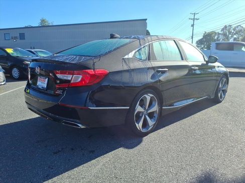 Used 2018 Honda Accord Touring image 4