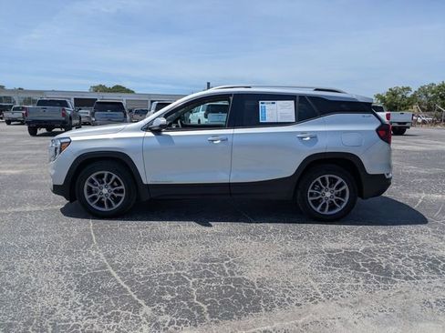 Certified 2022 GMC Terrain SLT FWD image 4
