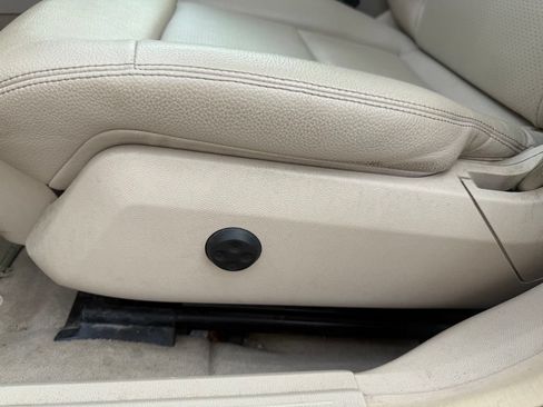 Used 2014 Mercedes-Benz E 350 4MATIC Sedan image 16