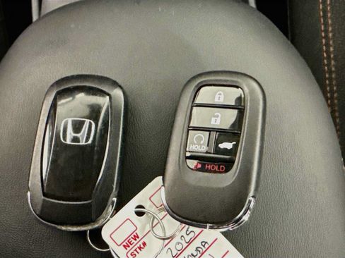 Used 2025 Honda HR-V Sport image 21