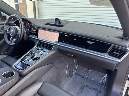Used 2019 Porsche Panamera RWD image 13