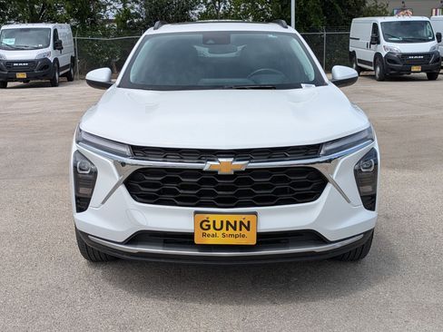 Used 2024 Chevrolet Trax LT w/ Sunroof Package FWD image 8