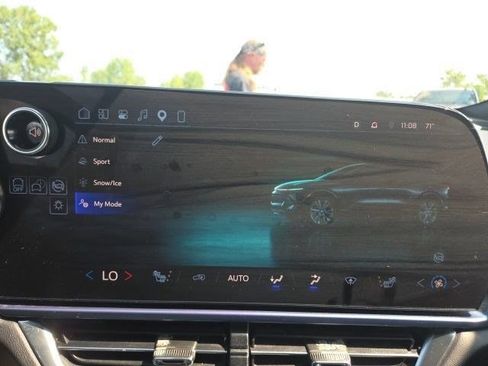 Used 2025 Chevrolet Equinox EV LT w/ Convenience Package FWD image 21