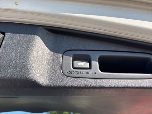 Used 2018 Honda CR-V Touring image 12