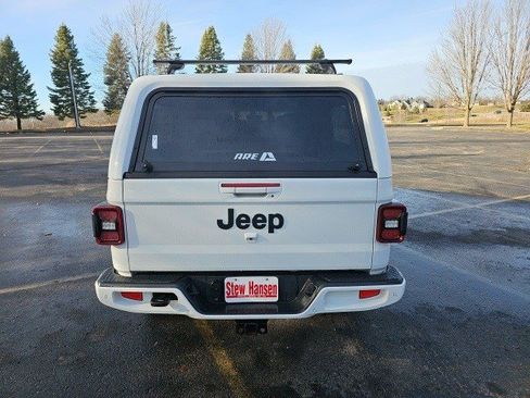 Used 2023 Jeep Gladiator Overland image 5