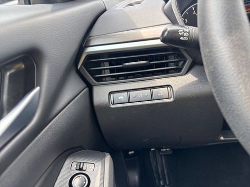 Used 2025 Nissan Altima 2.5 SV FWD image 34