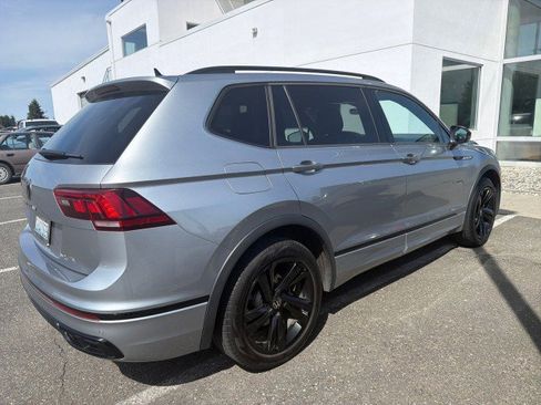 Used 2023 Volkswagen Tiguan SE R-Line image 3