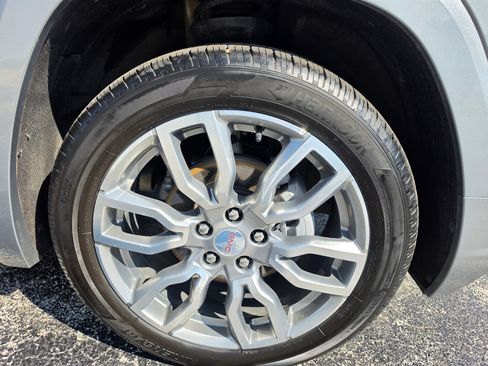 Used 2024 GMC Terrain Denali w/ Denali Premium Package AWD/4WD image 15