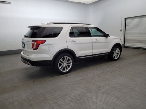 Used 2017 Ford Explorer XLT w/ Equipment Group 202A AWD/4WD image 10