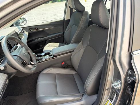 Used 2026 Toyota Camry XLE FWD image 38