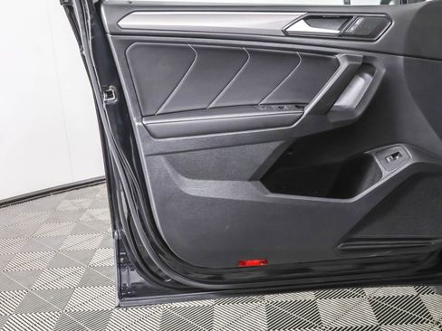 Used 2022 Volkswagen Tiguan SE R-Line image 34