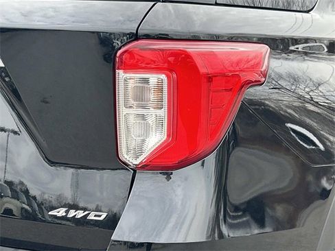 Used 2023 Ford Explorer XLT w/ Equipment Group 202A image 11