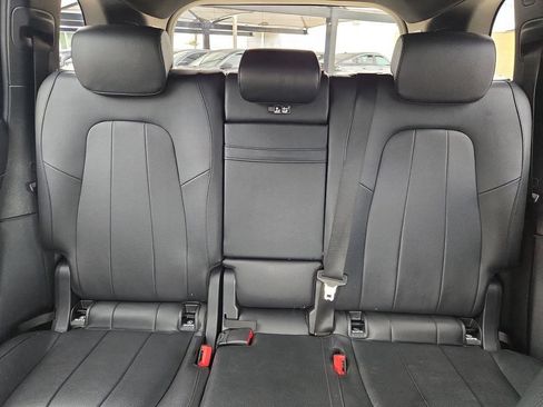 Used 2023 Mercedes-Benz GLB 250 4MATIC w/ Premium Package image 36