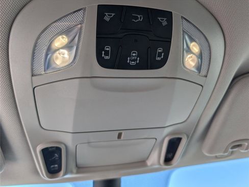 Used 2023 Chrysler Pacifica Limited FWD image 33