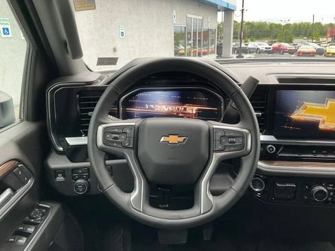 Used 2025 Chevrolet Silverado 2500 LT w/ Convenience Package AWD/4WD image 3