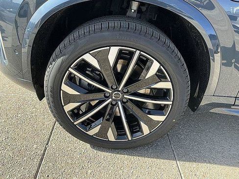 New 2026 Volvo XC90 T8 Plus w/ Protection Package Premier AWD/4WD image 12