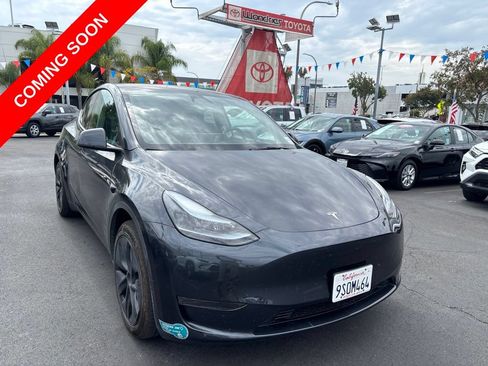 Used 2025 Tesla Model Y Long Range RWD image 2