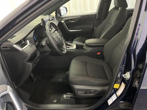 Used 2022 Toyota RAV4 SE w/ Weather & Moonroof Package image 4