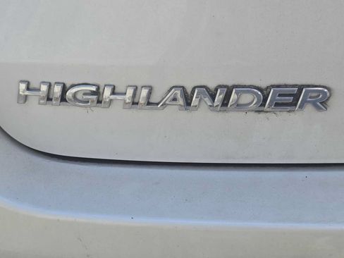 Used 2018 Toyota Highlander XLE AWD/4WD image 5