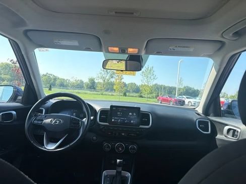 Used 2025 Hyundai Venue SEL FWD image 15