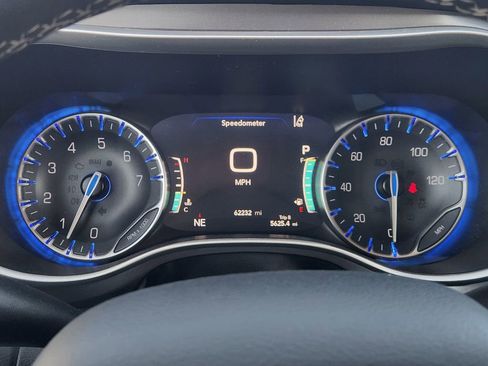 Used 2024 Chrysler Pacifica Touring-L image 17