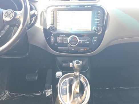 Used 2016 Kia Soul + w/ Primo Package FWD image 16