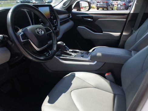 Used 2022 Toyota Highlander Limited FWD image 15