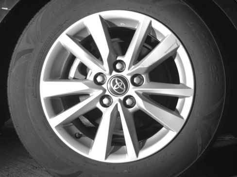 Used 2025 Toyota Camry LE FWD image 27