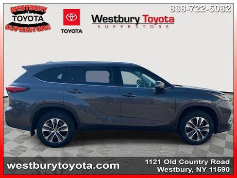 Used 2021 Toyota Highlander XLE image 6